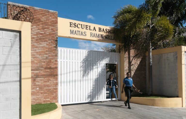 Abinader declara de emergencia compras y contrataciones para reparar escuelas afectadas por temblor