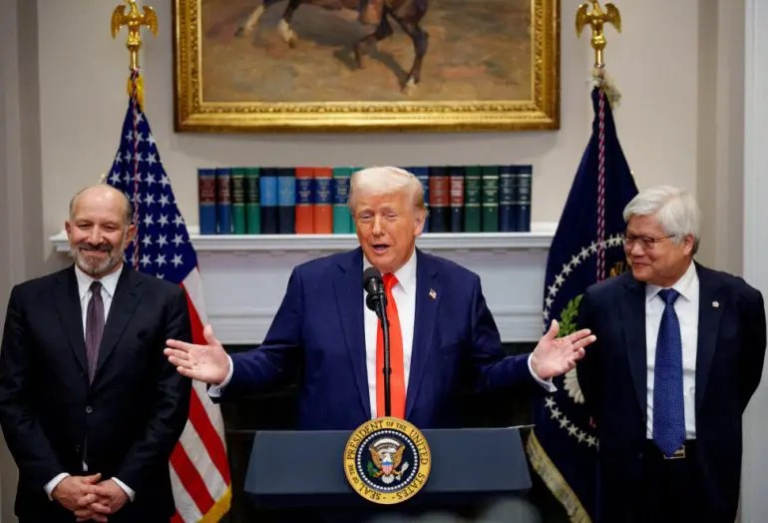 Trump dice no bromea cuando habla de un tercer mandato